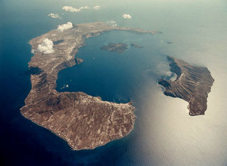 Fuori luogo A Santorini per indagare sul mito del Dio dei Vulcani