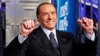 Fuori dal coro Intervista a Silvio Berlusconi 2020x00