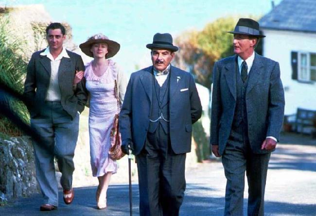 Poirot: corpi al sole